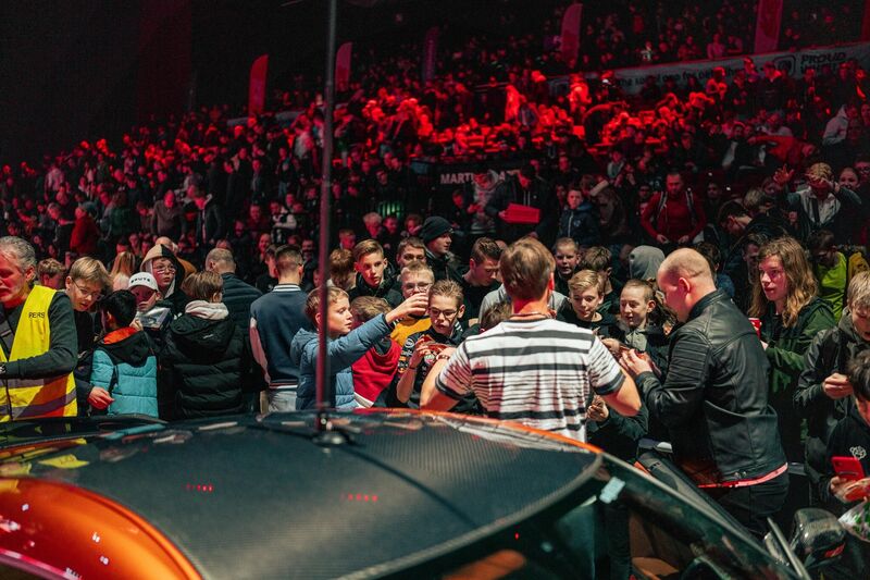 Autobeurs trekt volle zalen 