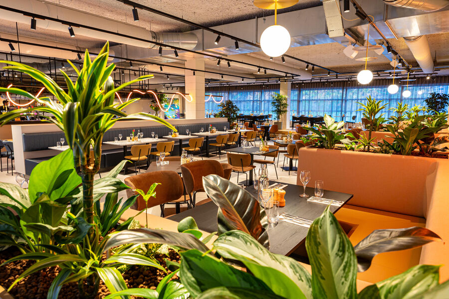 Start de avond met een diner in Brasserie Loeks